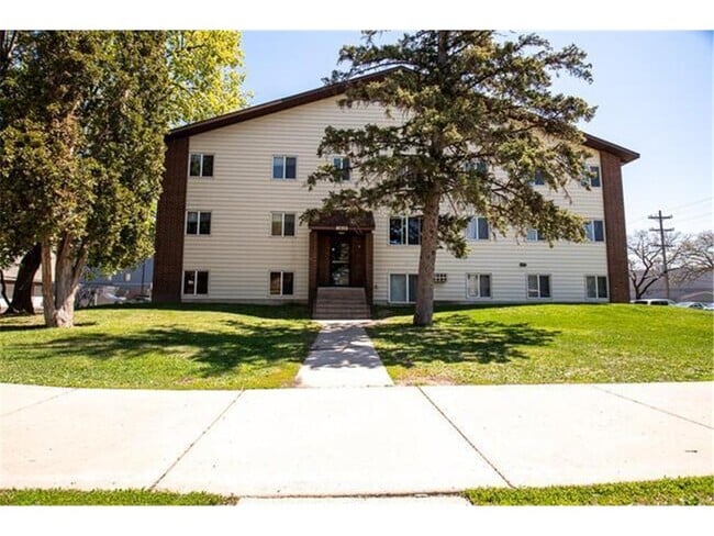 Building Photo - 1420 6th Ave S