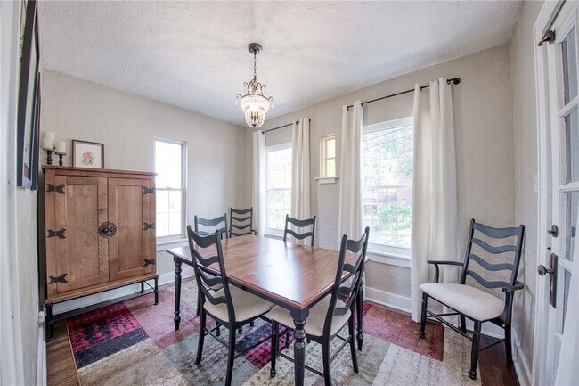 Building Photo - 261 Catalpa Pl