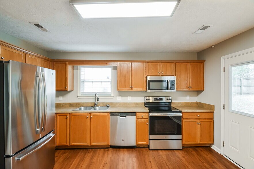 Building Photo - 915 Buckhaven Dr
