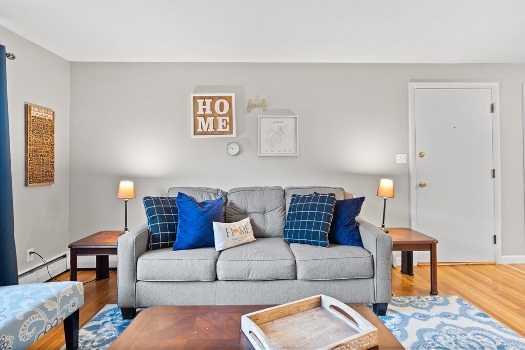 Living room - 25 Arlington Rd