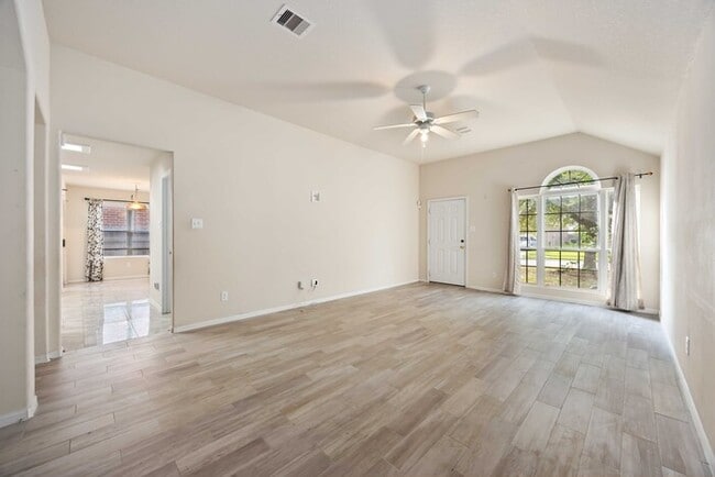 Building Photo - Great Location, wonderful Schools, 1 Block...