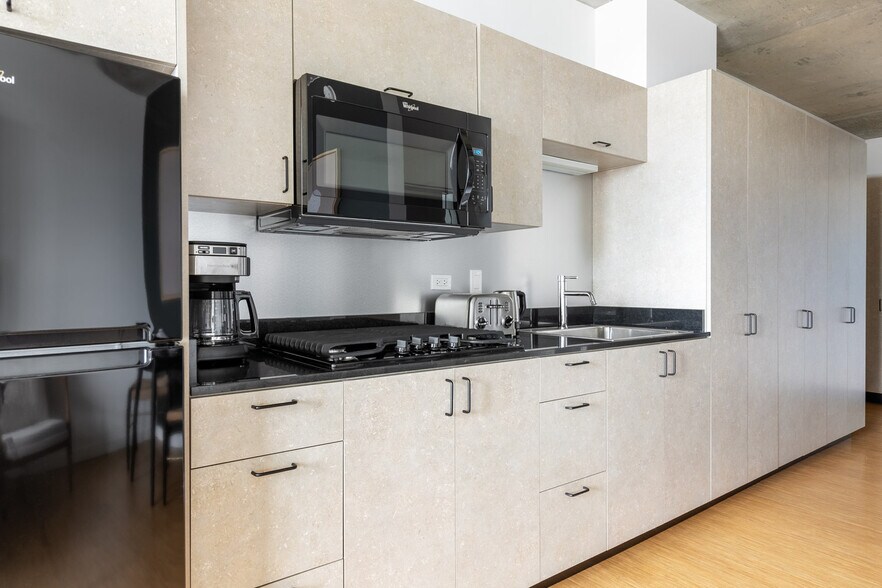 Building Photo - 1515 N Fremont St