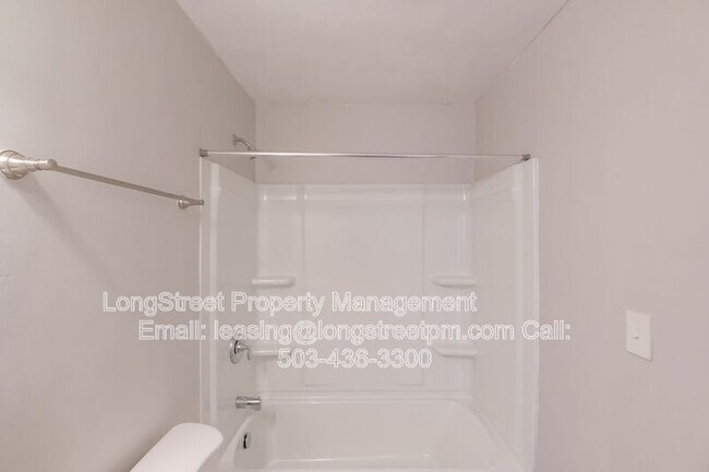Building Photo - 205 6th Ave SW