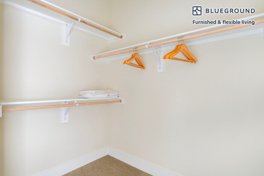 Building Photo - 1501 W Howard Ln