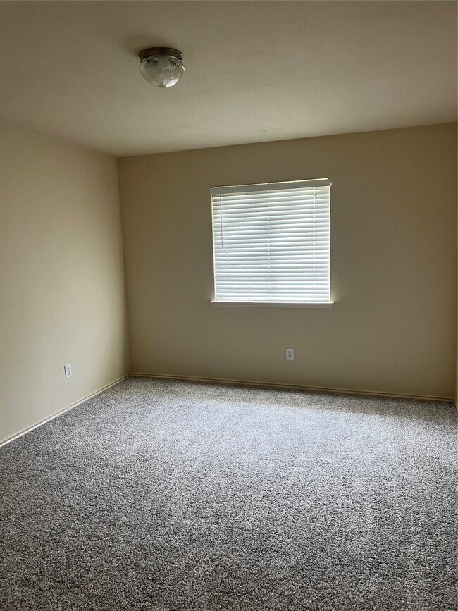 Building Photo - 13815 Fort Nelson Dr