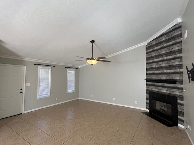 Building Photo - Renovated 3 Bedroom 2 Bath Home for Rent!