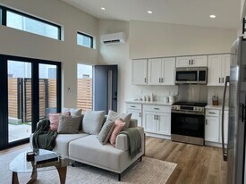 Building Photo - 233 Ashland Ave