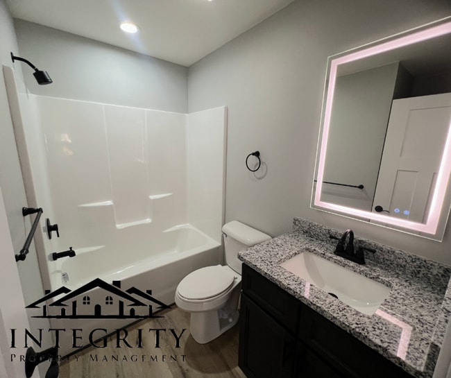 Building Photo - Newly Built Modern Style Single Family Home!