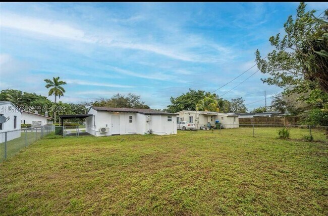 Building Photo - 425 NW 14th Way