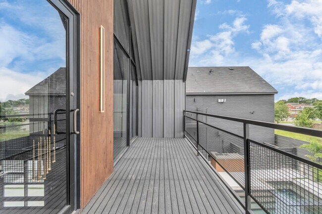 Building Photo - 2703 Blodgett St