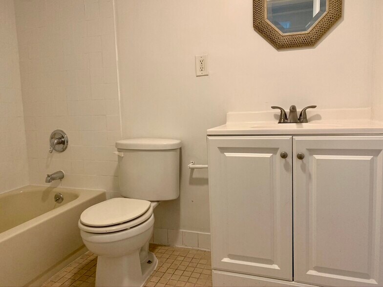 Building Photo - 19 Laidlaw Ave