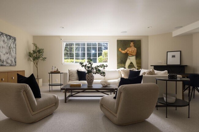 Building Photo - 10 Meadow Ln