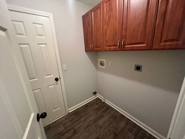 Building Photo - Great Corner Lot