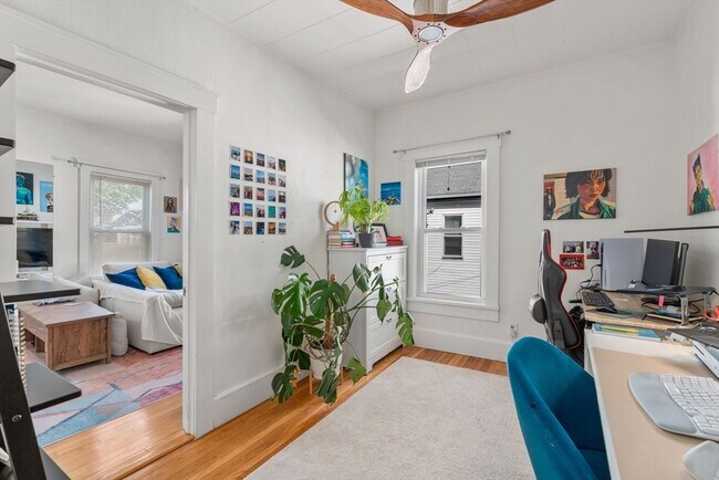 Building Photo - 32 Richardson St