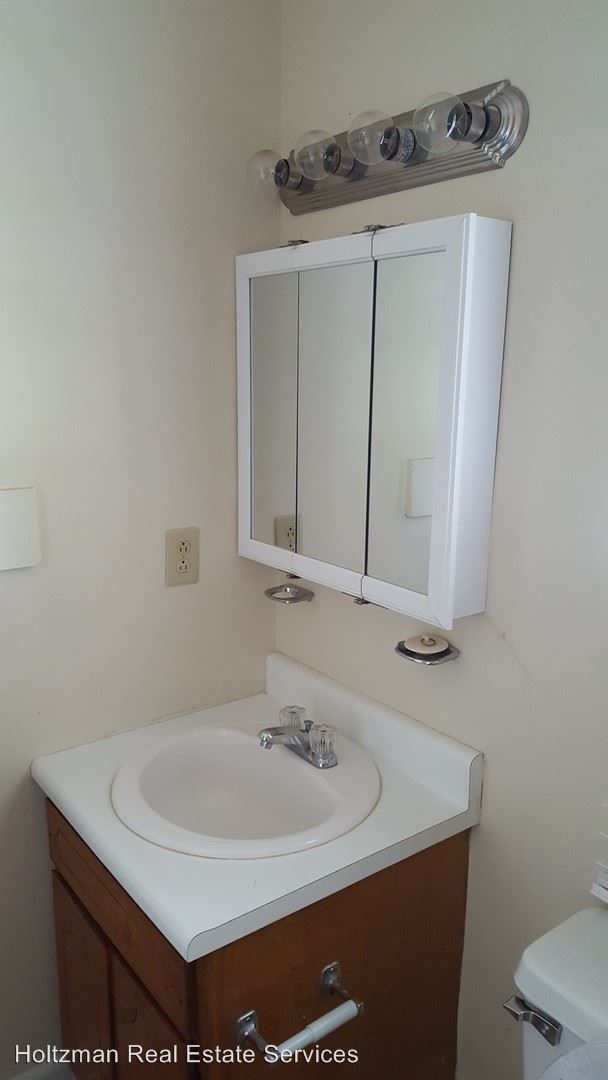 Building Photo - 3 br, 1.5 bath House - 235 Deerwood Drive