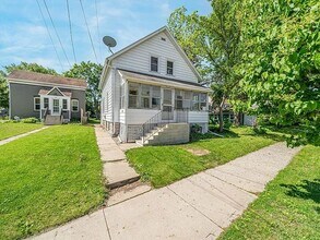 Building Photo - 3 Bed, 1 Bath Single Family Home