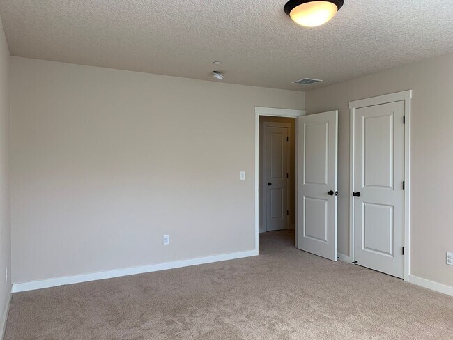 Building Photo - Beautiful 4BR in Camas! Modern Finishes! Close to Shopping & I-5! Schedule a tour today!