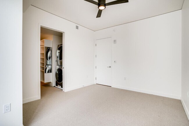 Building Photo - Northwest Facing 1 bedroom, 1 bathroom Con...