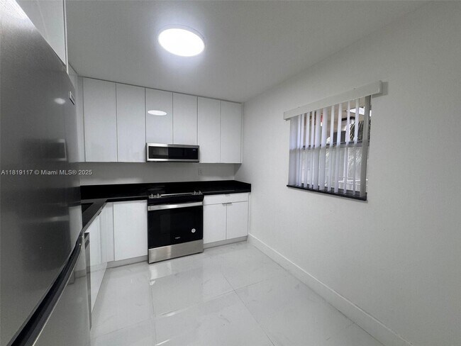 Building Photo - 1830 SW 81st Ave
