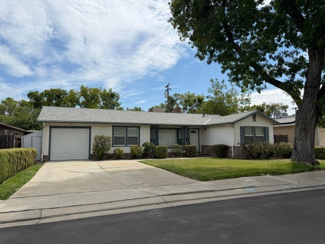 Building Photo - 1514 Maplewood Dr