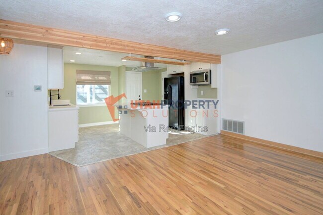Building Photo - 860 Vics Rd