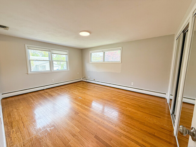 Building Photo - 115 Fuller Dr