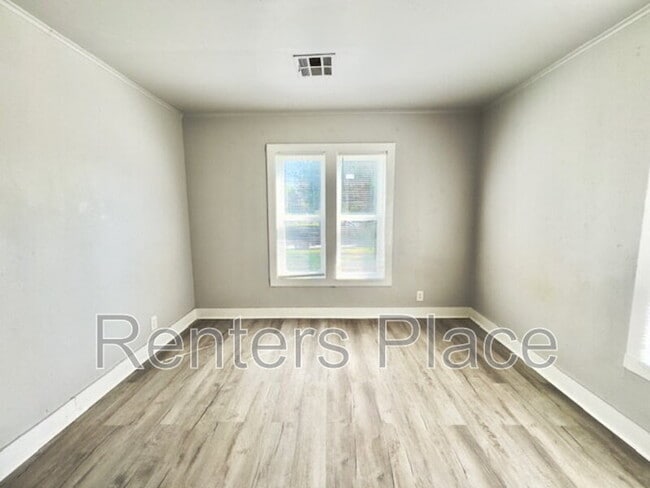 Building Photo - 3119 W 41st St