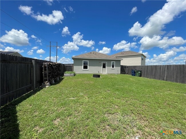 Building Photo - 532 Peony Ct