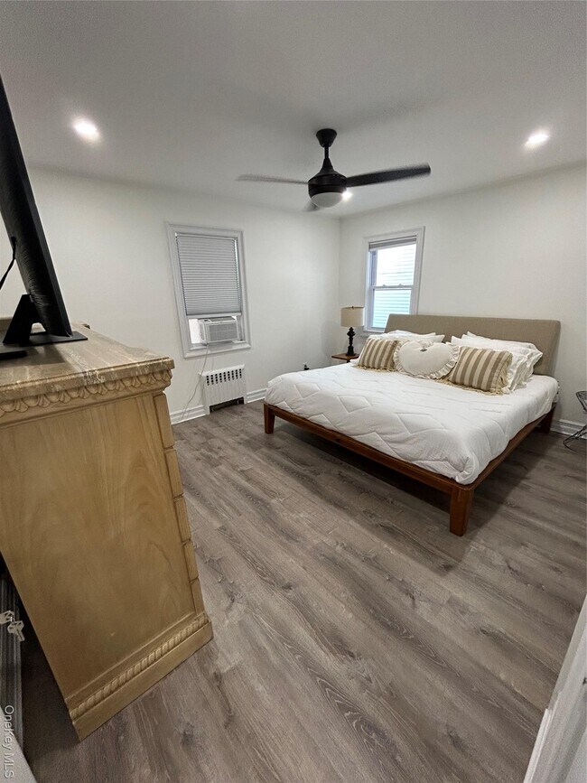 Building Photo - 34 Smith St