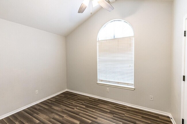 Building Photo - 811 11th St