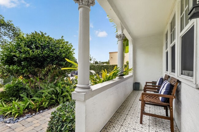 Building Photo - 412 El Prado