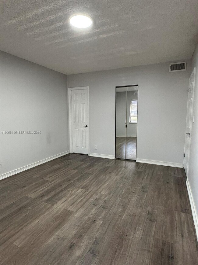 Building Photo - 1520 McKinley St