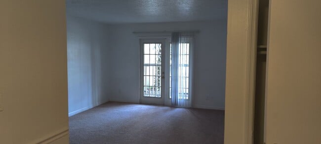 Building Photo - Ground floor One bedroom condo