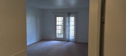 Building Photo - Ground floor One bedroom condo