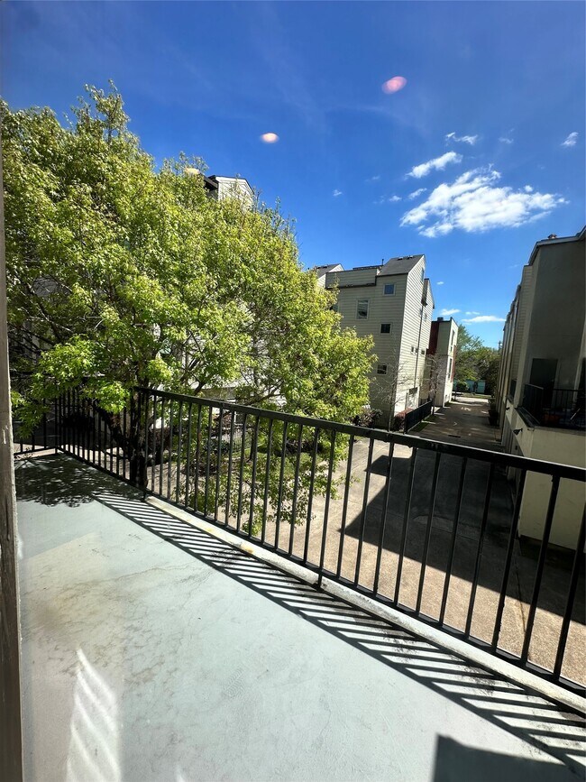 Building Photo - 2713 Crawford St