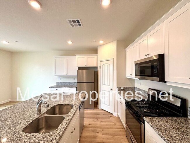 Building Photo - 12594 Ava Loma St