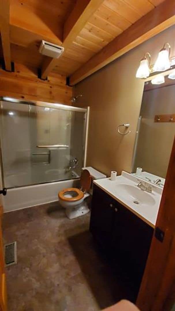 Building Photo - Gorgeous Log Home in Hurricane