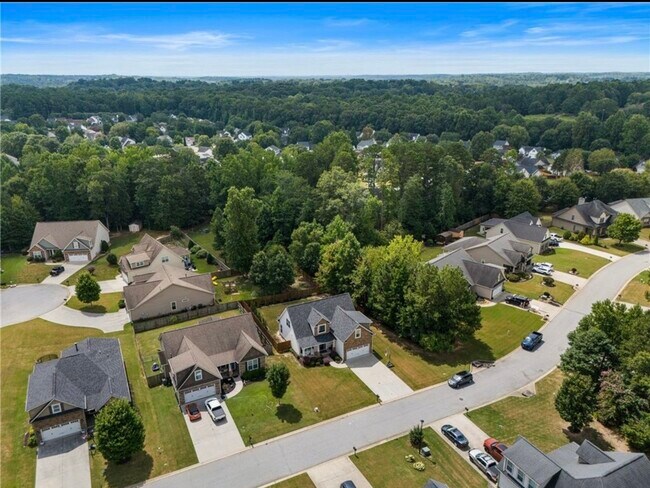 Building Photo - 411 W Sundance Dr