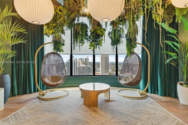 Building Photo - 121 NE 5th St