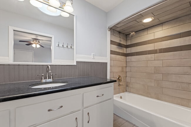 Building Photo - 22 E Hawthorne St