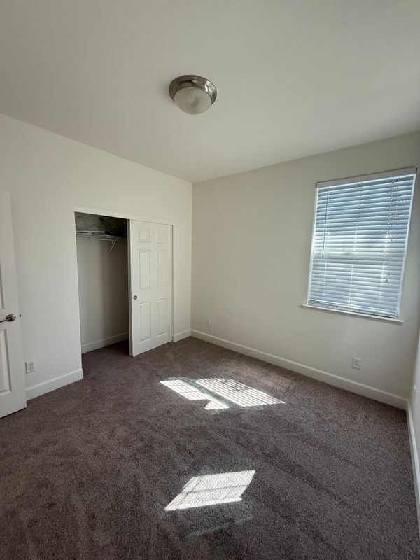 Building Photo - 433 Tolman Way