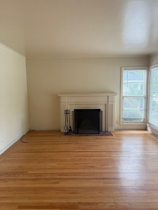 Building Photo - 2230 Montecito Ave