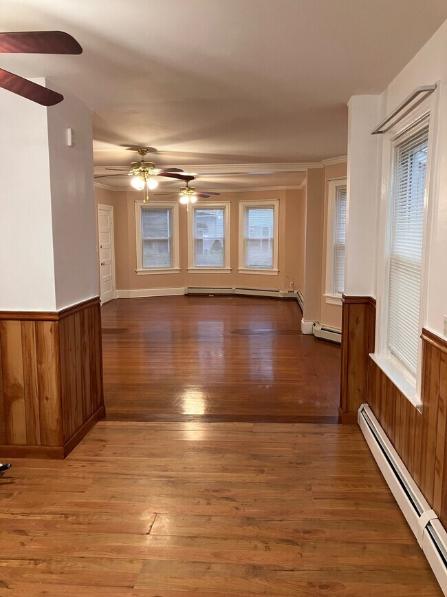 Building Photo - 39 7th St
