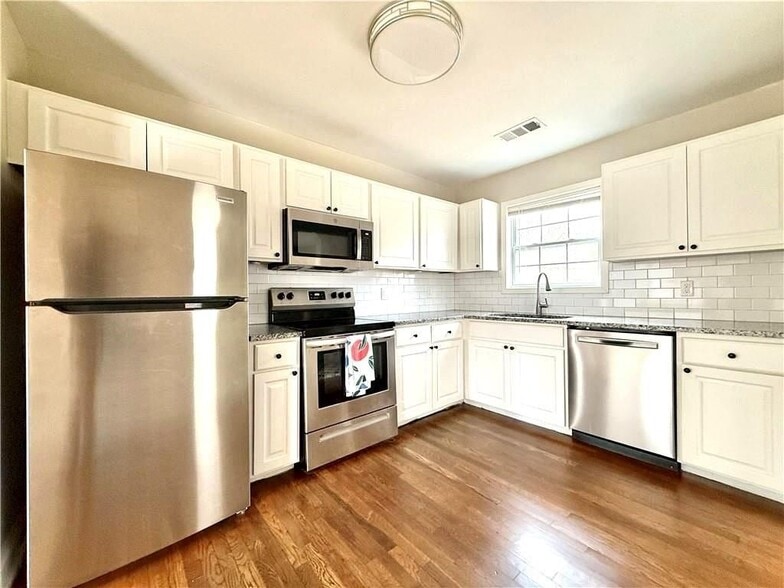 Building Photo - 1449 Lynford Dr SW