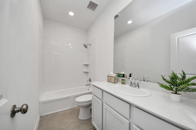 Building Photo - 2922 Mariner Island Dr