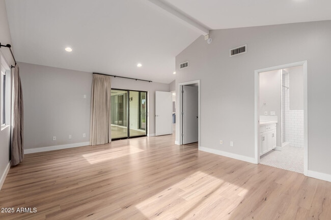 Building Photo - 5001 E Mitchell Dr