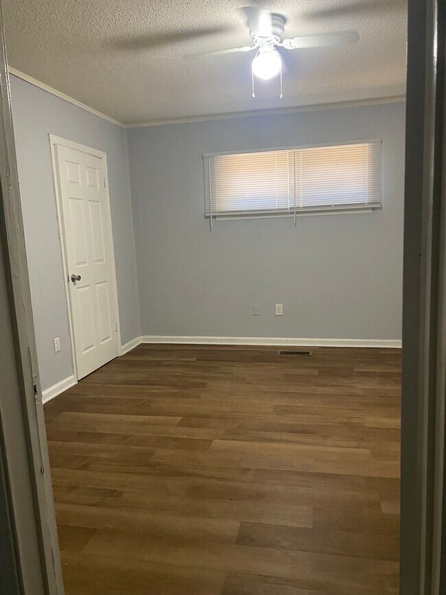 Building Photo - Beautifully Updated 3-Bedroom, 2-Bath Home...