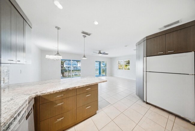 Building Photo - 138 Indies Dr N