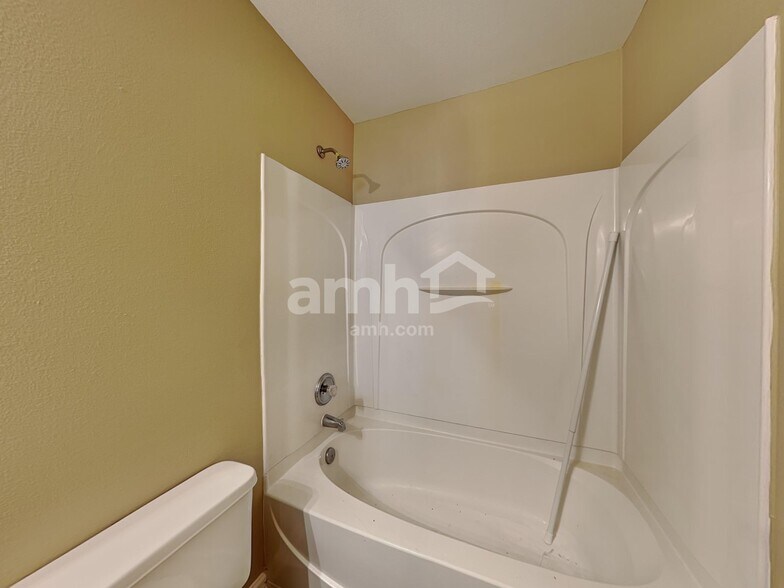 Building Photo - 2524 Ingleside Dr