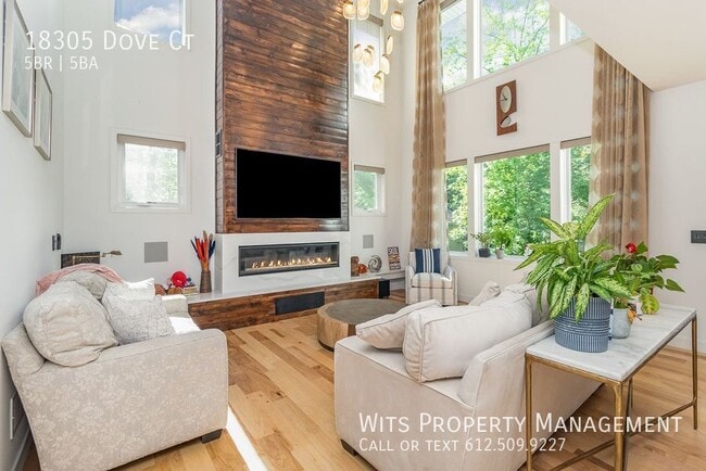 Building Photo - 18305 Dove Ct